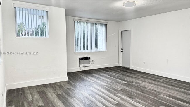 Foto del edificio - 7619 Abbott Ave