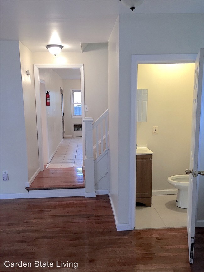 Foto del edificio - 36 Melrose Ave