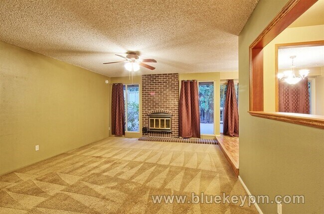 Building Photo - 3 bed, 2 bath home in Portland near Highwa...