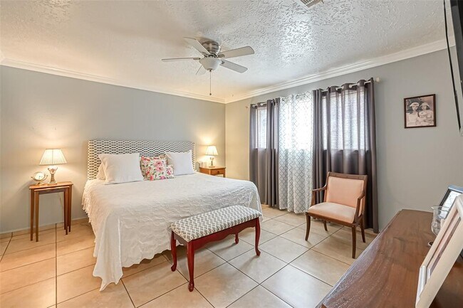 Foto del edificio - 12714 Huntington Field Dr