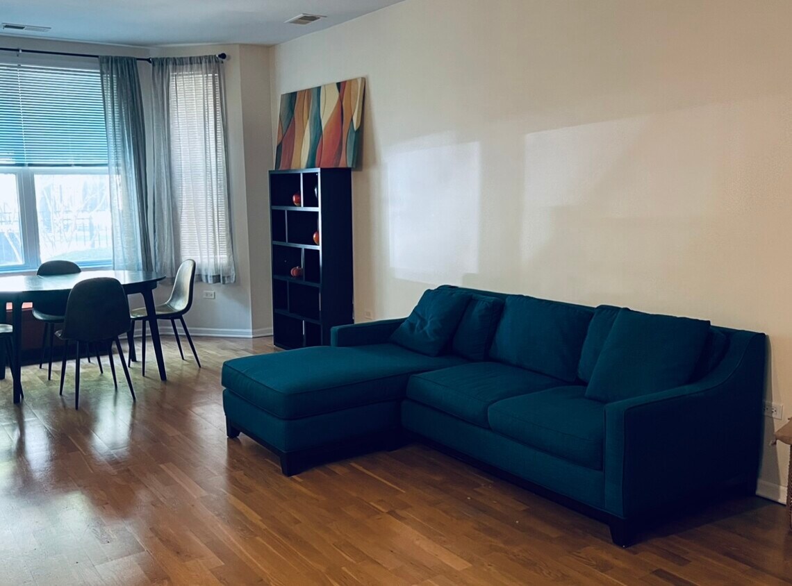 Foto principal - 4057 S Lake Park Ave
