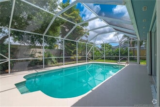 Building Photo - 2102 SW Mayflower Dr