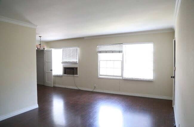 Foto del edificio - 1242-1244 Smithwood Dr