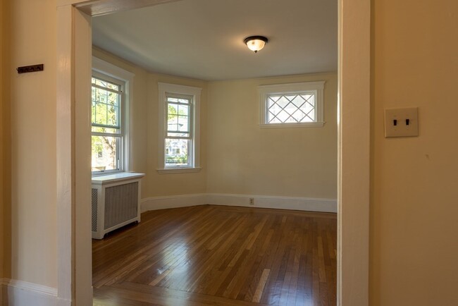 Building Photo - 86 Harnden Ave