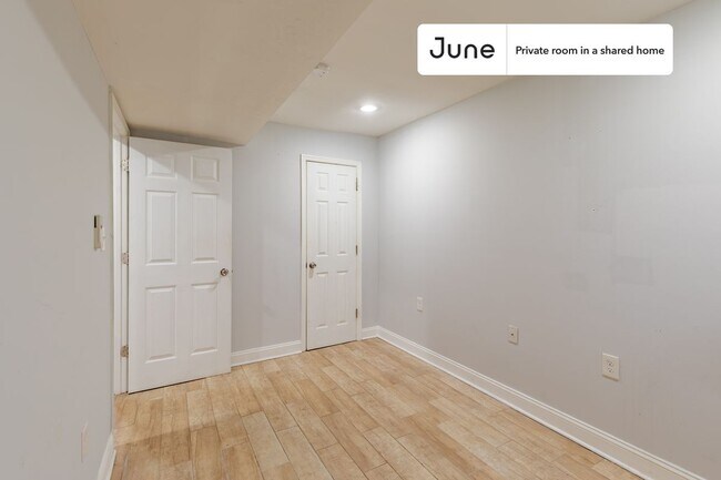 Building Photo - Private bedroom in 2 bed/1 bath Home