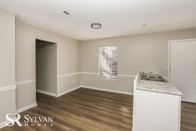 Building Photo - 2145 Thousand Oaks Dr