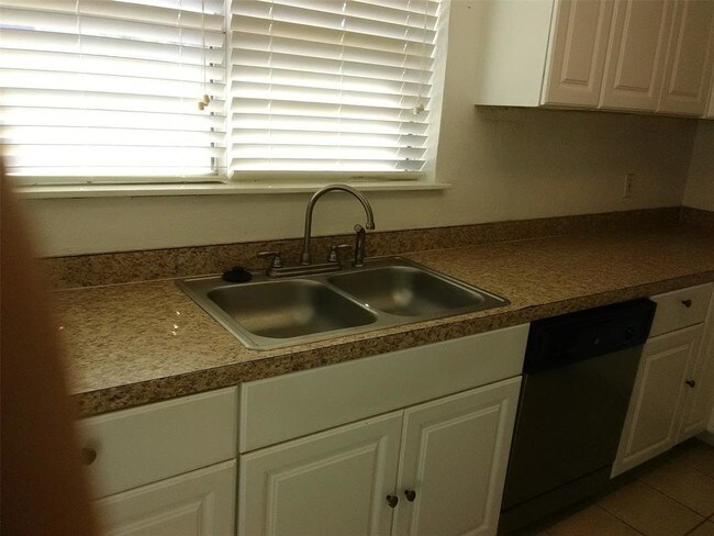 Building Photo - 501 Jean Lafitte Cove