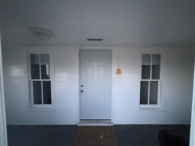 Foto del edificio - 1562 Branched Oak Rd