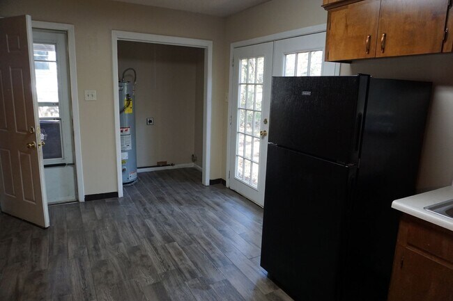 Foto del edificio - 77 Somerset Dr