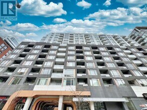 Building Photo - 525 Adelaide St W