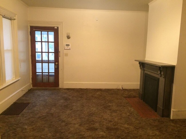 Foto del edificio - 217-219 W Franklin St