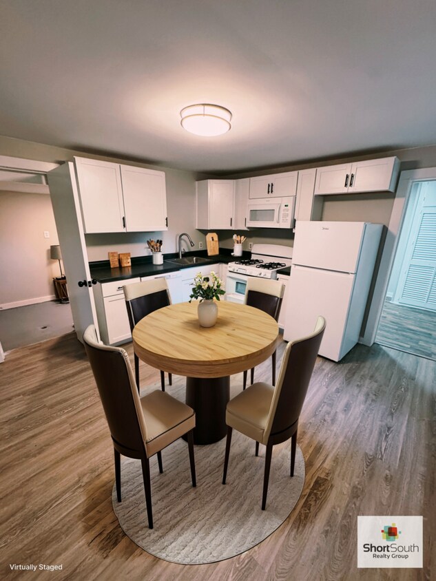 Primary Photo - Single Family Home 2 bed 1 bath