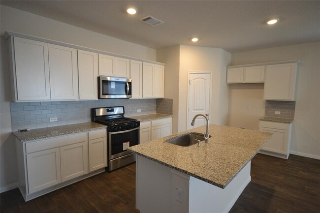 Building Photo - 717 Mais Dr