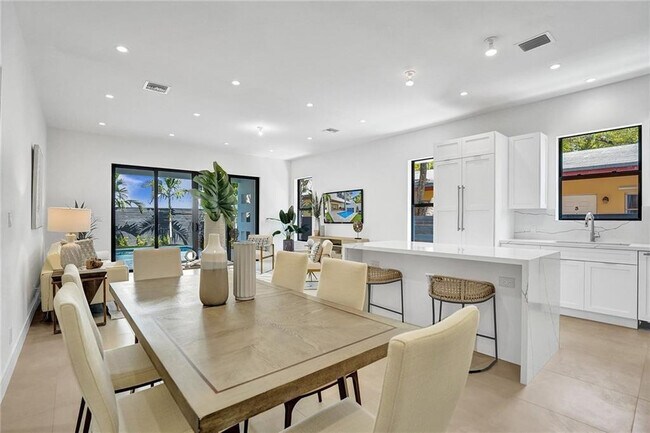 Building Photo - 1211 SE 1st St