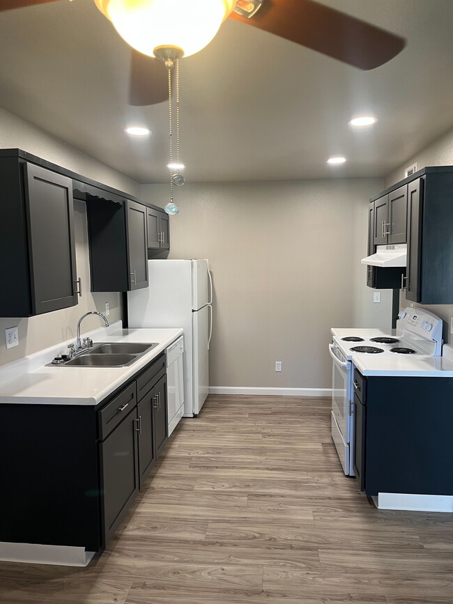 kitchen - Summerfield Apartments