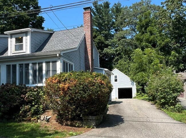 Building Photo - 63 Pond St
