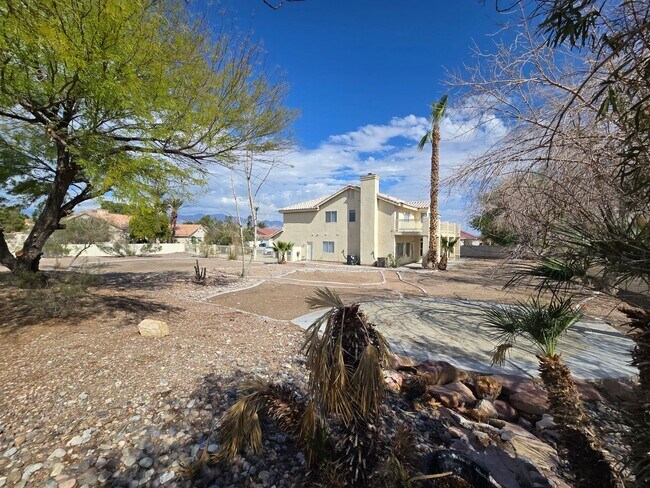 Foto del edificio - 6325 N Juliano Rd