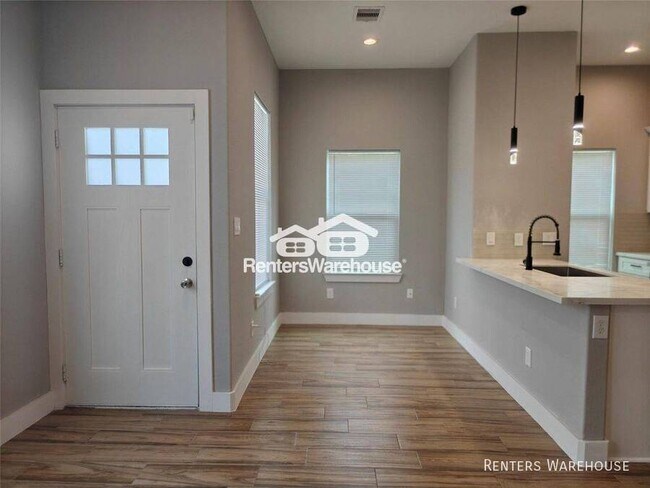 Foto del edificio - 4124 Vaughn St