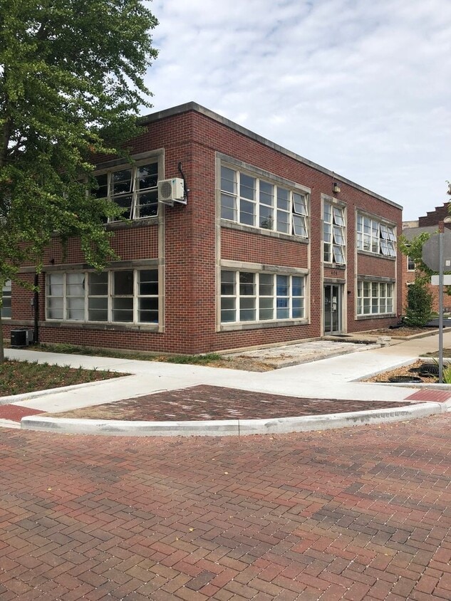 Building Photo - Trendy Downtown Studio Lafayette