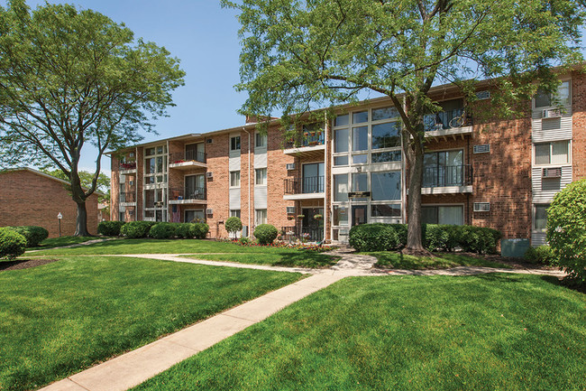 Courtyards Village Rentals - Naperville, IL | Apartments.com