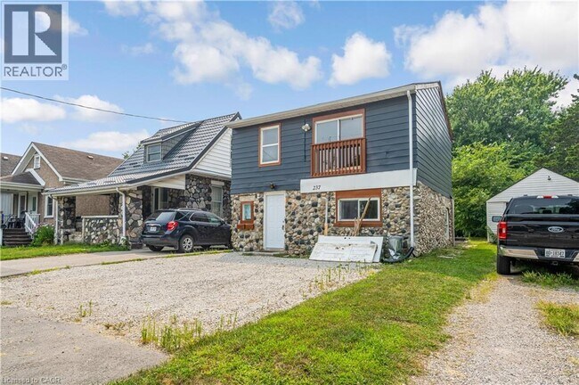 Building Photo - 237 St Julien St