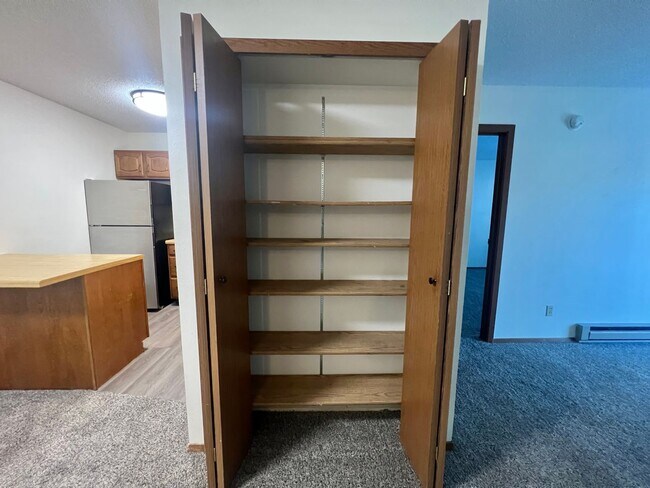 Building Photo - 2 bed, 2 bath 4-Plex Unit with Move In Inc...