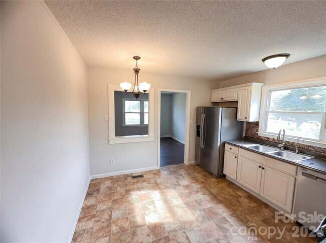 Foto del edificio - 120 Sunset Ln