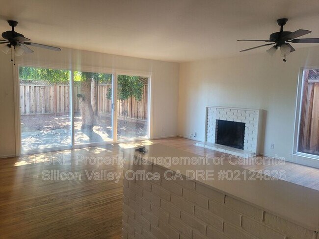 Foto del edificio - 4860 Clydelle Ave