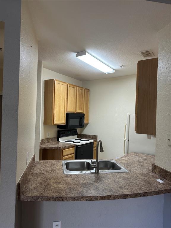 Foto del edificio - 10021 Courtney Palms Blvd