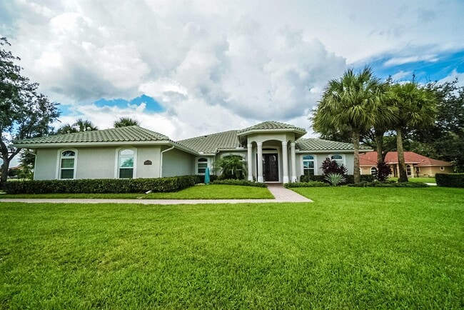 Building Photo - 15925 Springhill Ct