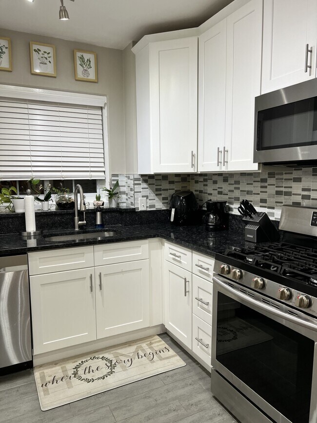 Building Photo - 3322 Martha Custis Dr