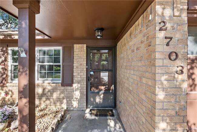 Foto del edificio - 2703 Allen Forest Dr