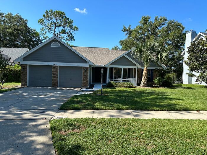 Foto principal - BEAUTIFUL 3 Bedroom/2 Bath Home with Water...
