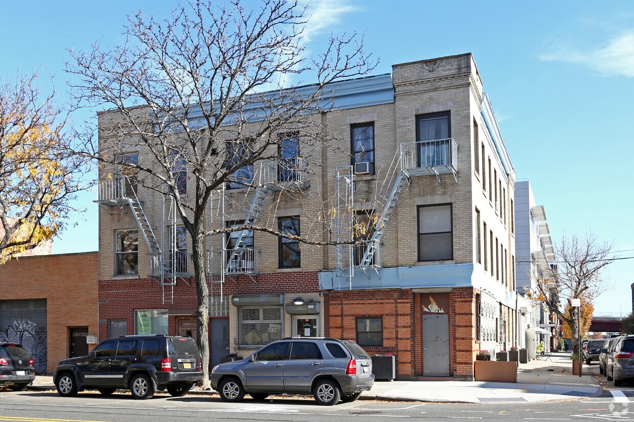 Foto principal - 1140-1146 Manhattan Ave