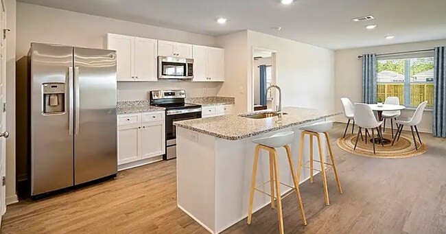 Building Photo - 3/2 in Westwood!