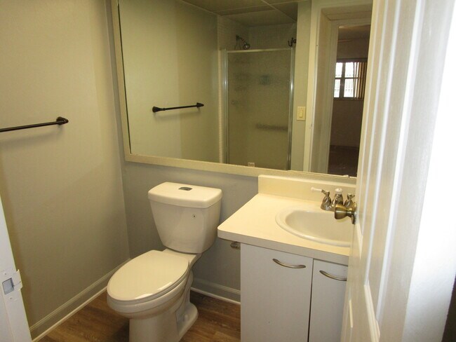 Building Photo - 208 Flanders Dr