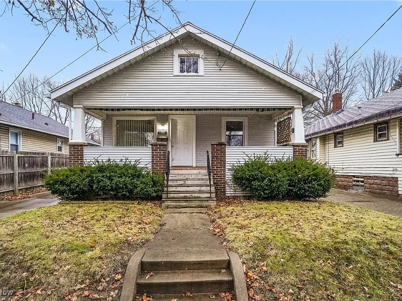 Primary Photo - 1733 Adelaide Blvd