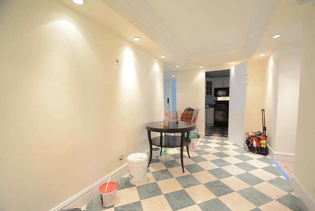 Primary Photo - 210 E 55th St