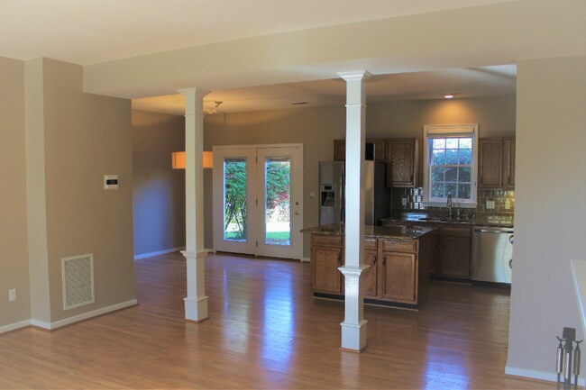 Building Photo - 4838 Highlands Pl