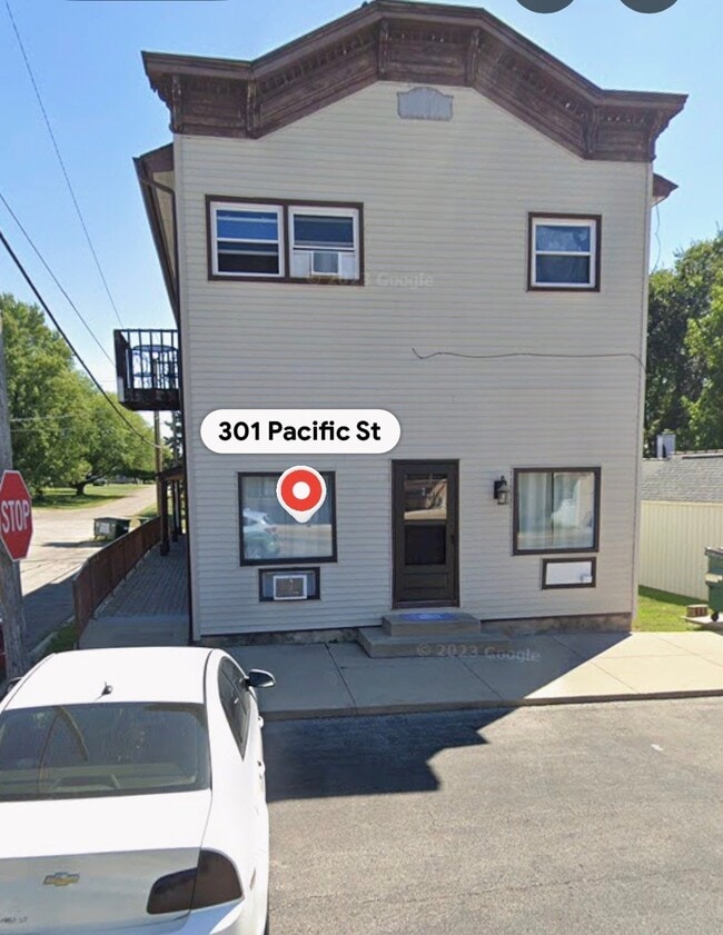 Building Photo - 301 Pacific St