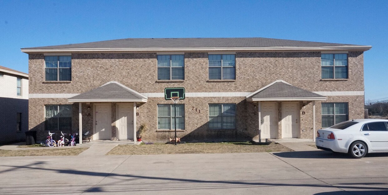 Foto principal - 711 S Amy Ln