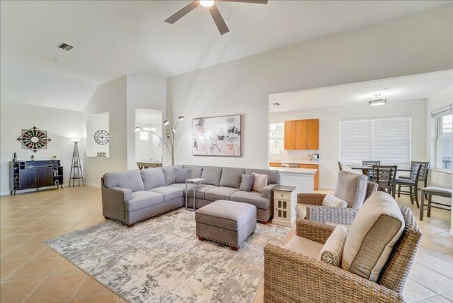 Foto del edificio - Fully Furnished Annual Rental Carriage Home