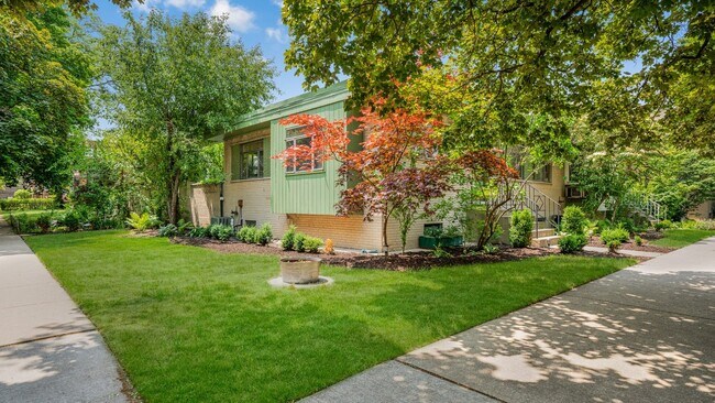 Foto del edificio - 2337 W Chase Ave