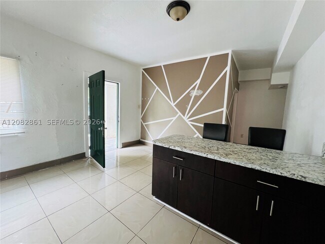 Foto del edificio - 876 SW 2nd St