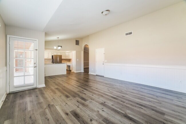 Foto del edificio - 440 E San Pedro Ave