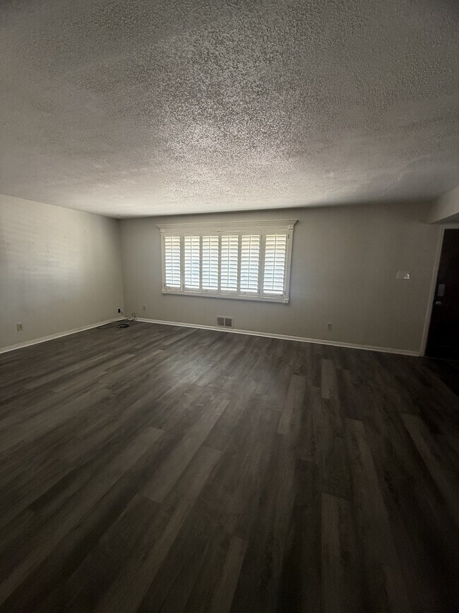 Building Photo - 3437 Kirkwall St