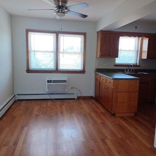 Building Photo - 4738 W 87th St