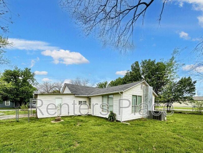 Building Photo - 201 S Ora St