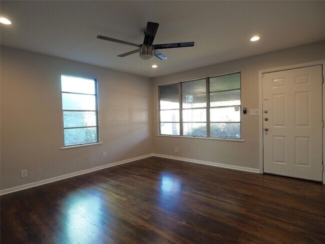 Foto del edificio - 4508 Bennett Ave