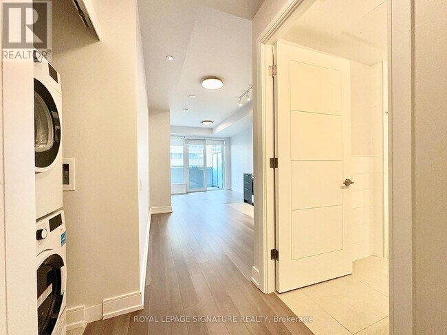 Photo du bâtiment - 2525 Bathurst St